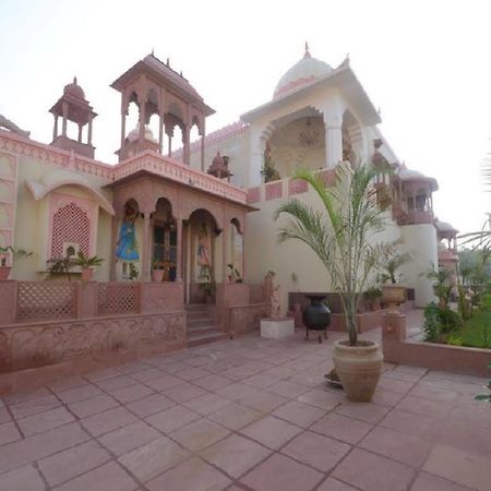 Hotel Suroth Mahal Luhāru Dış mekan fotoğraf
