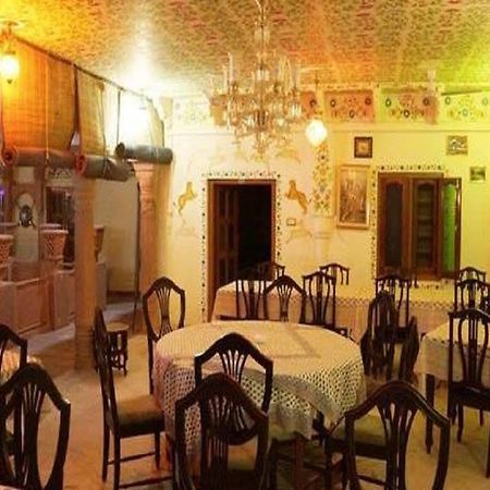 Hotel Suroth Mahal Luhāru Dış mekan fotoğraf