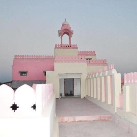 Hotel Suroth Mahal Luhāru Dış mekan fotoğraf