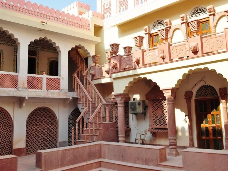 Hotel Suroth Mahal Luhāru Dış mekan fotoğraf