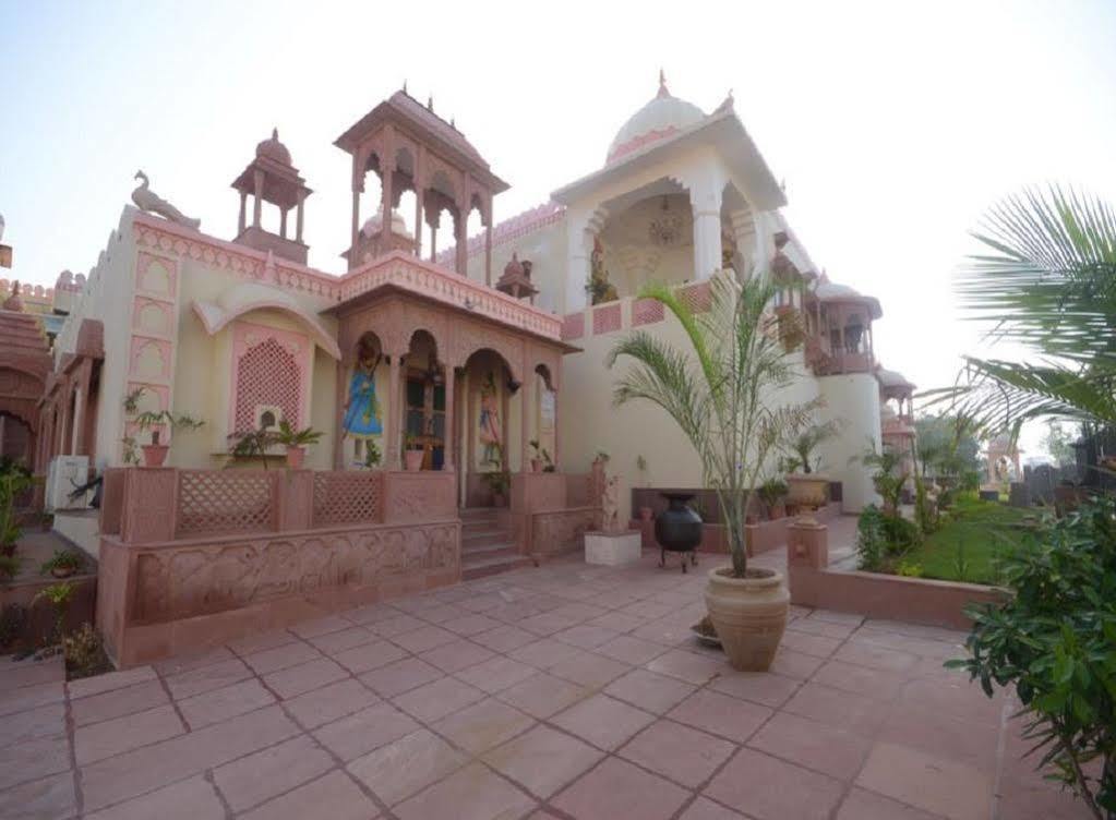 Hotel Suroth Mahal Luhāru Dış mekan fotoğraf