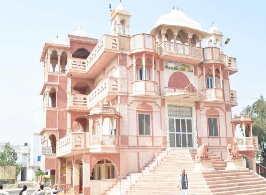 Hotel Suroth Mahal Luhāru Dış mekan fotoğraf