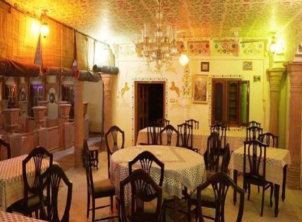 Hotel Suroth Mahal Luhāru Dış mekan fotoğraf